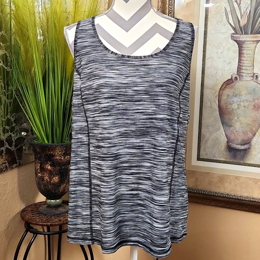 Danskin Now Fitted Exercise Sleeveless Top